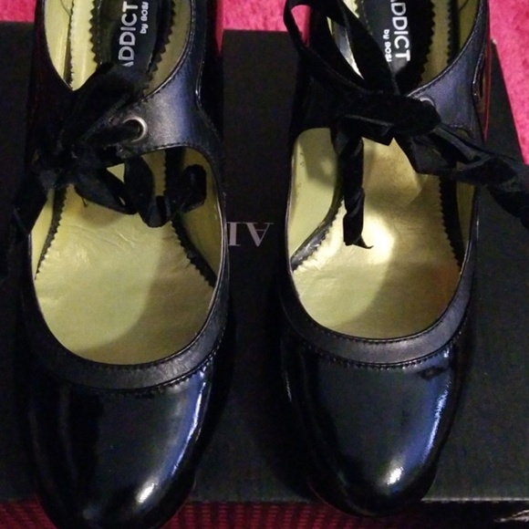 Shoes - Picture 2 of 4